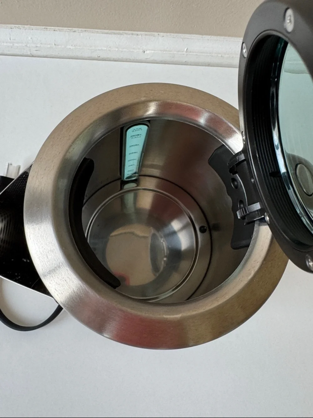 Breville BKE820XL Kettle 7-Cup Electric Kettle Brushes Stainless Steel - Picture 7 of 13